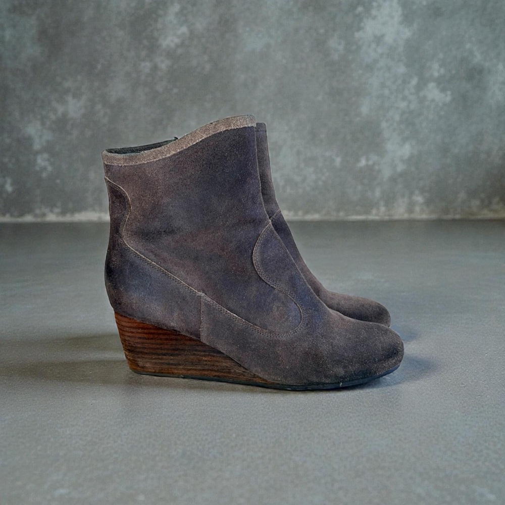 Chic Gray Suede Wedge Ankle Boots